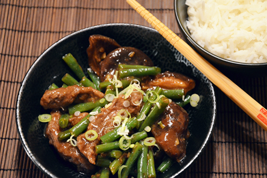 asiatisches rindfleisch mit tomaten